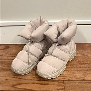 H&M Light Beige Winter Puffer Boots